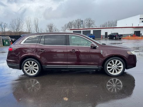 Used 2011 Lincoln MKT AWD w/ Elite Pkg image 6