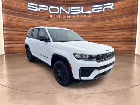 New 2026 Jeep Grand Cherokee Altitude image 8