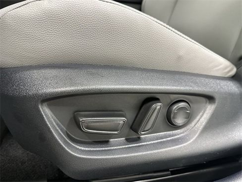 Used 2025 Toyota Camry SE image 16