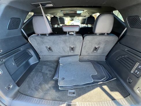 Used 2025 Chevrolet Traverse RS image 50