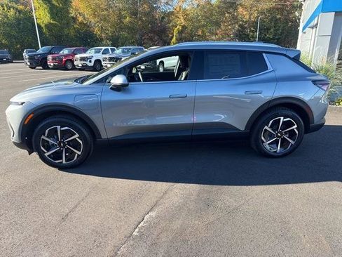 New 2026 Chevrolet Equinox EV LT image 2