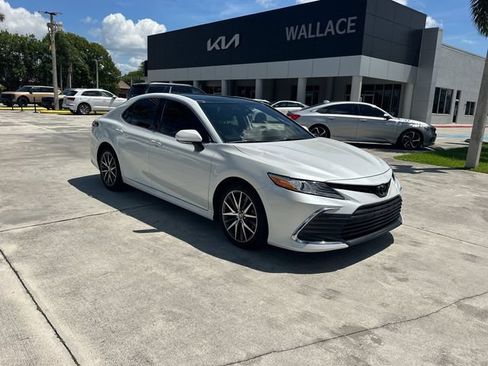 Used 2023 Toyota Camry XLE FWD image 4