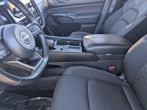 Certified 2024 Nissan Pathfinder SV image 19