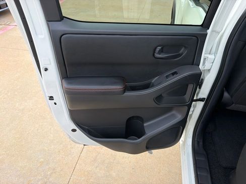 Used 2026 Nissan Frontier PRO-4X AWD/4WD image 14