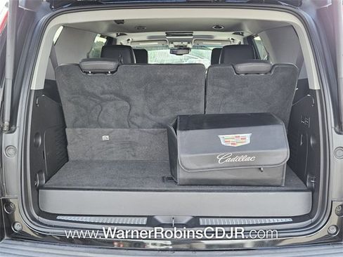 Used 2015 Cadillac Escalade Luxury image 12