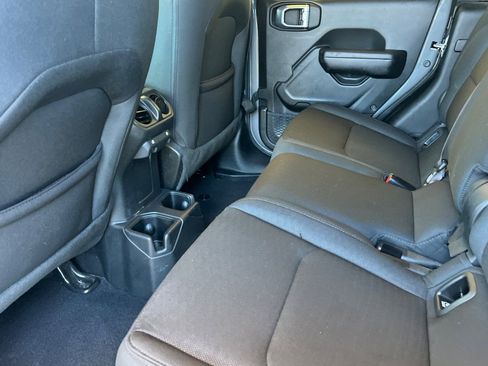 Used 2021 Jeep Gladiator Sport image 14