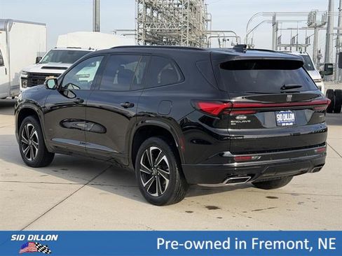 Certified 2025 Buick Enclave Sport Touring w/ Power Package AWD/4WD image 8