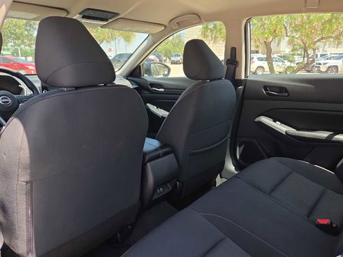 Used 2025 Nissan Altima 2.5 SV FWD image 15