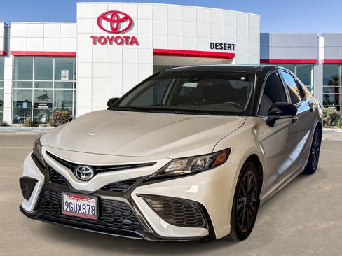 Used 2023 Toyota Camry SE FWD image 3