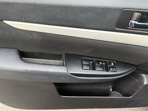 Used 2011 Subaru Outback 2.5i Premium image 9