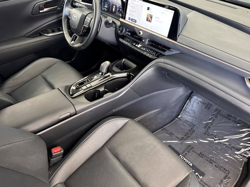 Certified 2025 Toyota Crown Signia AWD/4WD image 15
