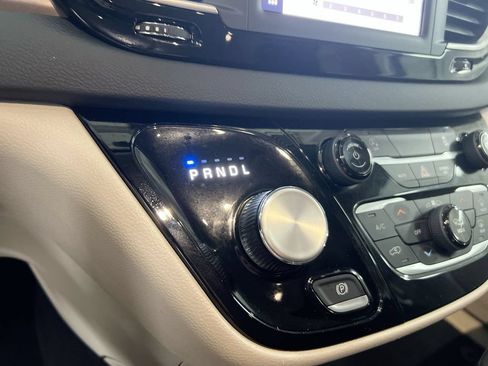 Used 2023 Chrysler Voyager LX FWD image 17