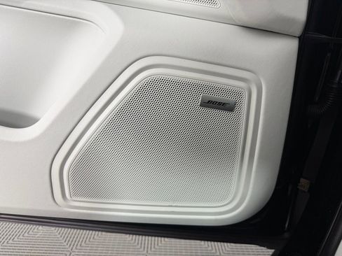 Certified 2025 Porsche Macan Base image 24