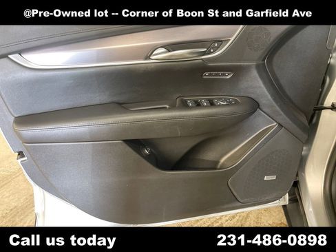 Used 2017 Cadillac XT5 Luxury w/ Driver Awareness Package AWD/4WD image 15