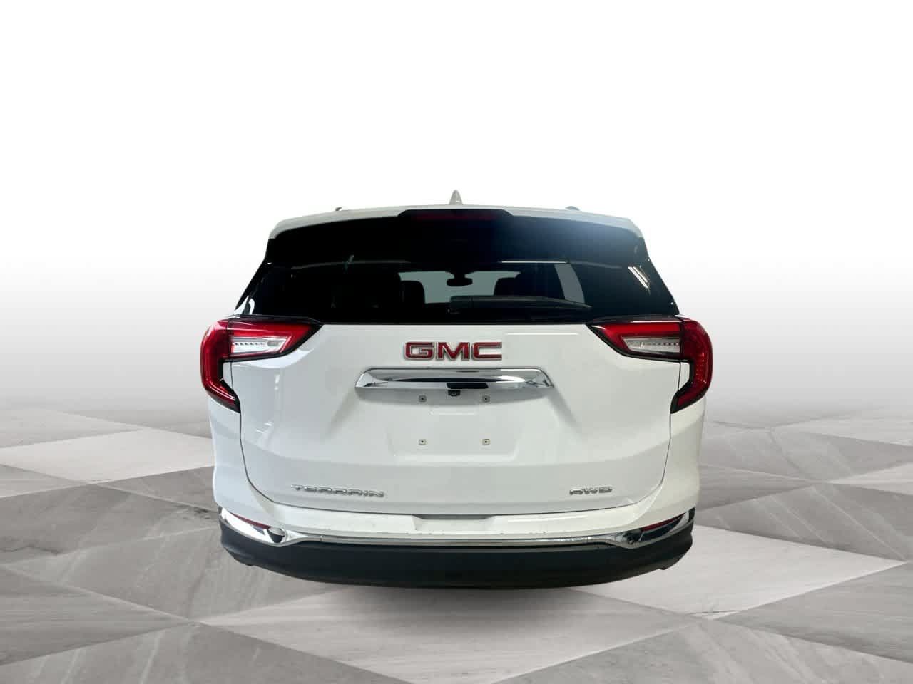 Used 2024 GMC Terrain SLT AWD/4WD image 7