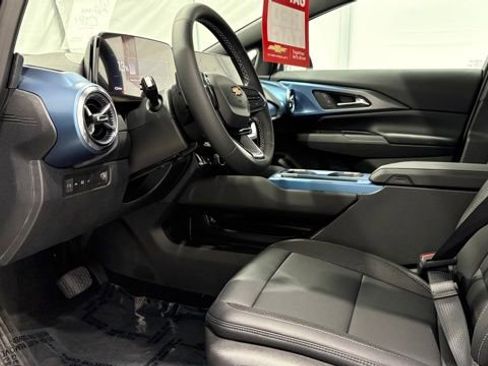 New 2026 Chevrolet Equinox EV LT image 11