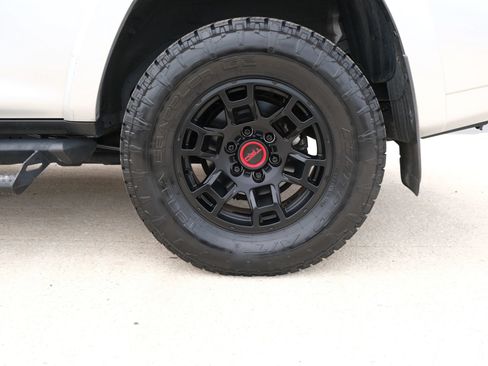 Used 2022 Toyota 4Runner SR5 Premium w/ Moonroof Package AWD/4WD image 17
