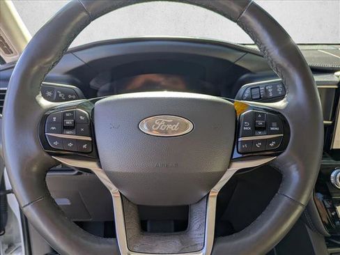 Used 2024 Ford Explorer Platinum w/ Technology Package image 15