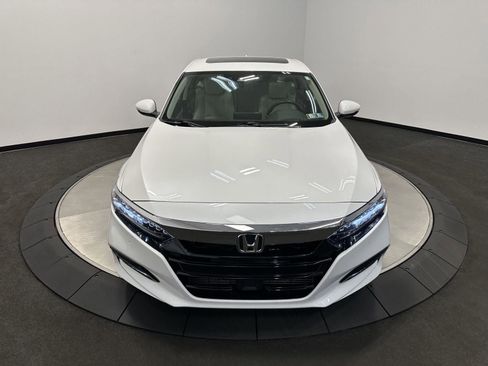 Used 2018 Honda Accord Touring image 3
