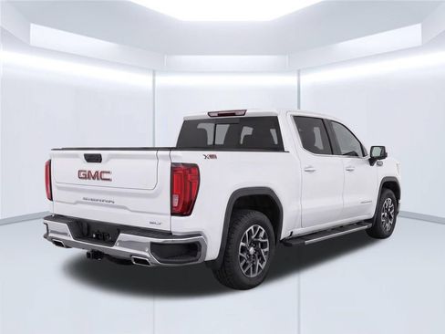Used 2022 GMC Sierra 1500 SLT w/ SLT Premium Plus Package AWD/4WD image 4