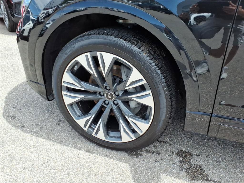 Certified 2024 Audi Q8 Premium Plus AWD/4WD image 9