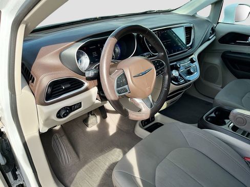 Used 2021 Chrysler Pacifica Touring w/ Cold Weather Group image 8