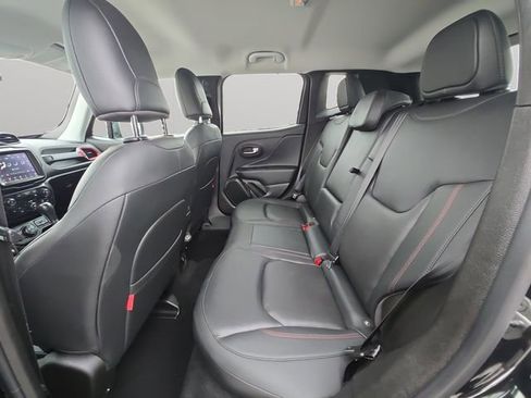 Used 2022 Jeep Renegade Trailhawk w/ Trailer Tow Group image 12