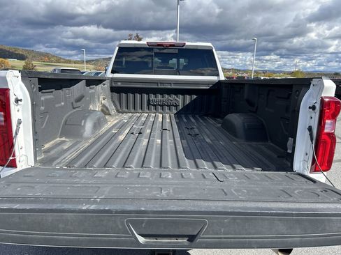 Used 2024 Chevrolet Silverado 3500 High Country w/ Technology Package image 9