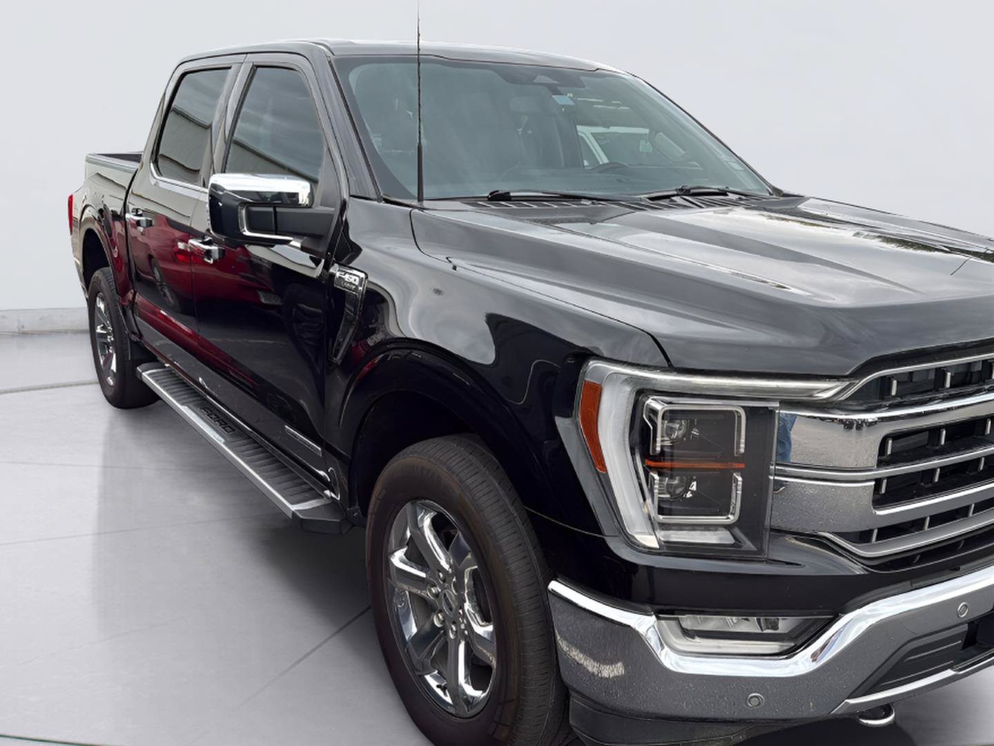 Used 2023 Ford F150 Lariat w/ Equipment Group 502A High AWD/4WD image 4