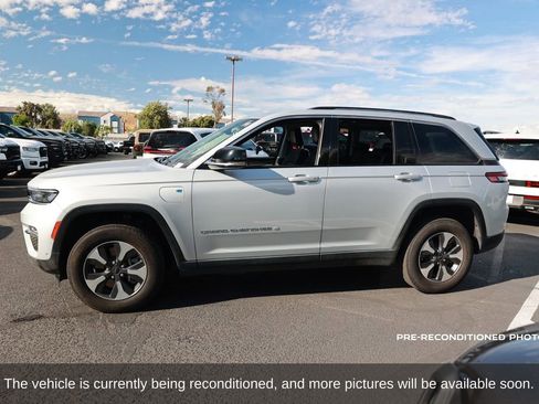 Used 2022 Jeep Grand Cherokee Limited 4xe w/ Luxury Tech Group II AWD/4WD image 2