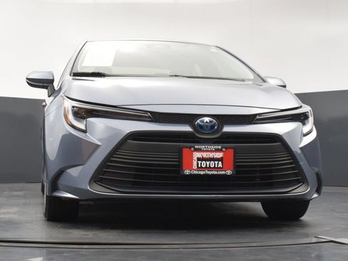 Used 2025 Toyota Corolla LE w/ Convenience Package FWD image 28