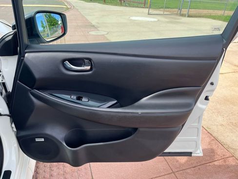 Used 2019 Nissan Leaf SL w/ SL Technology Package FWD image 28