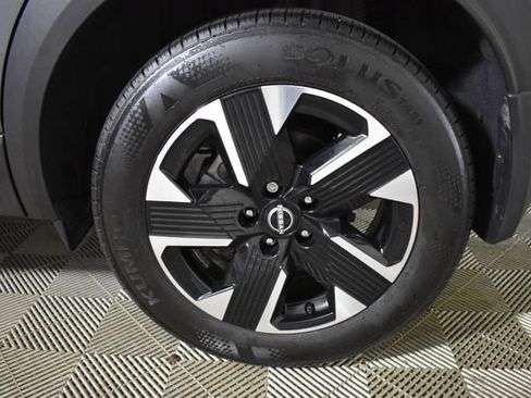 Certified 2025 Nissan Kicks SV AWD/4WD image 38