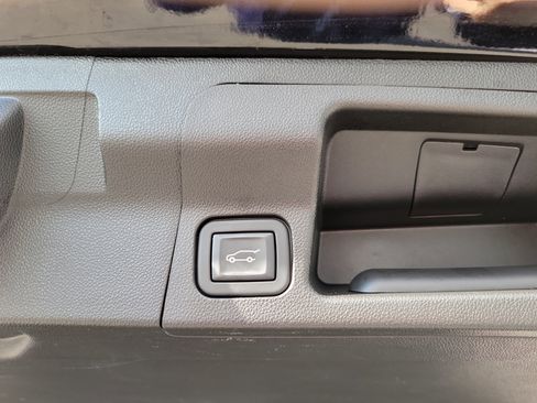 Used 2023 GMC Acadia AT4 w/ Technology Package image 11