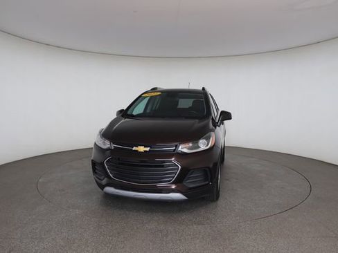 Used 2022 Chevrolet Trax LT w/ Driver Confidence Package AWD/4WD image 32