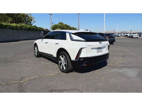 Certified 2024 Cadillac Lyriq Tech RWD image 9