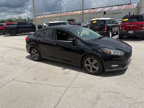 Used 2016 Ford Focus SE FWD image 1