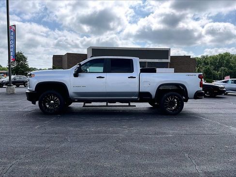 Used 2021 Chevrolet Silverado 2500 Custom w/ Custom Value Package AWD/4WD image 5