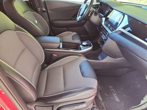 Used 2020 Kia Niro EX image 8