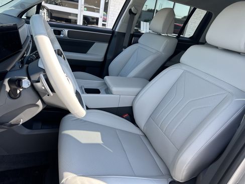 Used 2025 Hyundai Santa Fe SEL FWD image 11