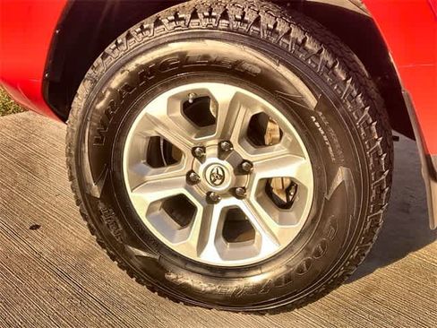 Used 2016 Toyota 4Runner SR5 Premium image 9