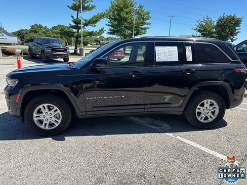 Used 2023 Jeep Grand Cherokee Laredo AWD/4WD image 15