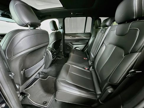 Used 2024 Jeep Grand Cherokee Limited w/ Luxury Tech Group II AWD/4WD image 24