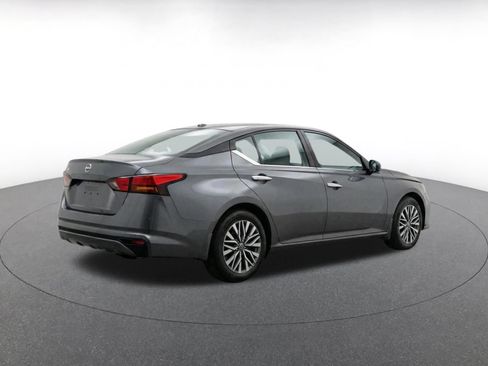 Used 2025 Nissan Altima 2.5 SV FWD image 9