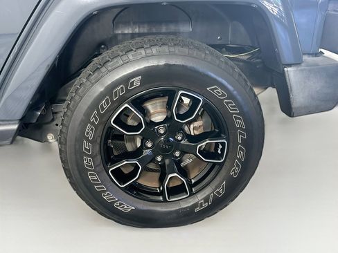 Used 2017 Jeep Wrangler Unlimited Sahara AWD/4WD image 11