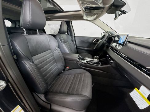 New 2025 Mitsubishi Outlander SE image 30