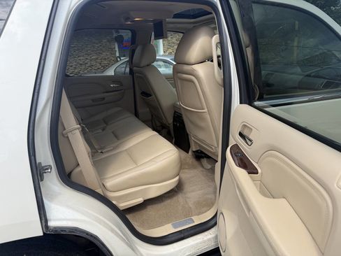 Used 2013 Cadillac Escalade Luxury AWD/4WD image 15
