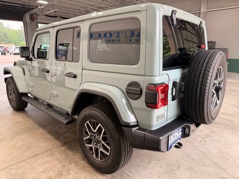Used 2024 Jeep Wrangler Unlimited Sahara w/ Technology Group AWD/4WD image 6