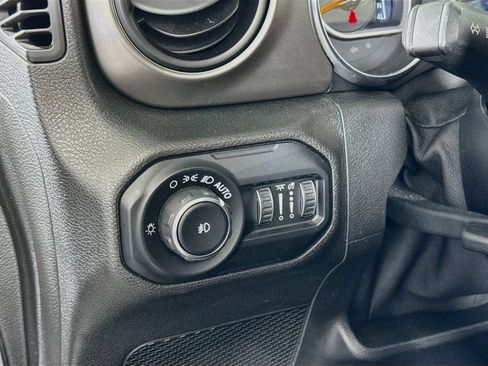 Used 2019 Jeep Wrangler Sport AWD/4WD image 10