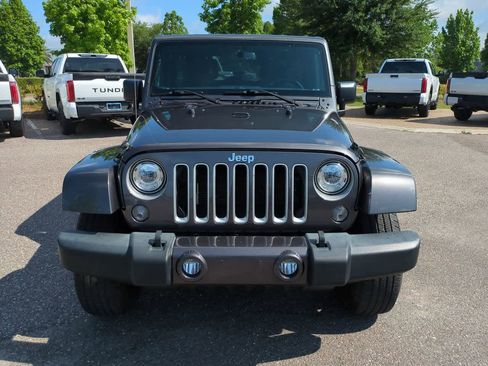 Used 2018 Jeep Wrangler Unlimited Sahara w/ Connectivity Group AWD/4WD image 9